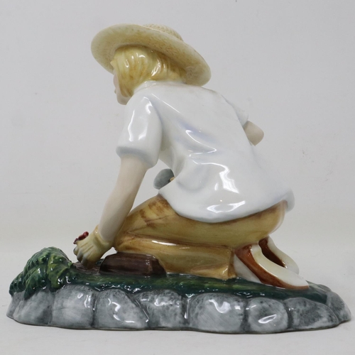 390 - Royal Doulton figurine, Gardening Time, HN3401, no cracks or chips, H: 13cm. UK P&P Group 1 (£16+VAT... 