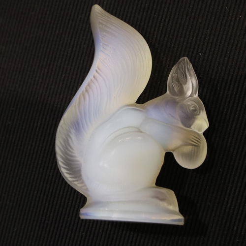 413 - Sabine French opalescent glass figure of a squirrel in the Lalique manner, H: 75 mm. UK P&P Group 1 ... 