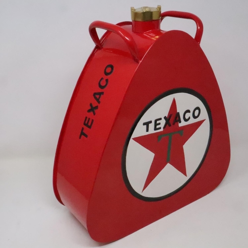 447 - Red Texaco petrol can with brass cap, H: 36 cm. UK P&P Group 3 (£30+VAT for the first lot and £8+VAT... 