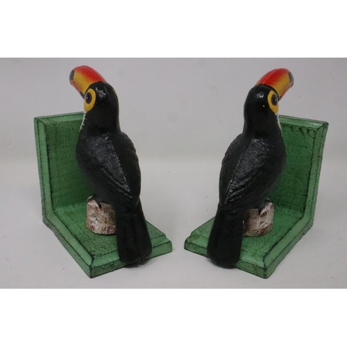 451 - Pair of painted cast iron toucan bookends, H: 16 cm. UK P&P Group 2 (£20+VAT for the first lot and £... 