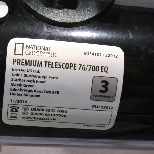 592 - National Geographic premium telescope 76/700 EQ, complete, on equatorial mount with National Geograp... 