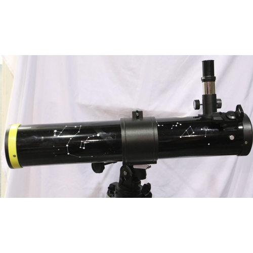 592 - National Geographic premium telescope 76/700 EQ, complete, on equatorial mount with National Geograp... 