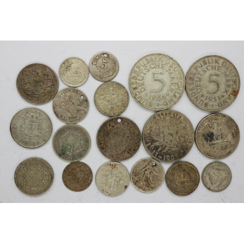 2133 - Mixed world silver denominations, examples from most continents. UK P&P Group 0 (£6+VAT for the firs... 