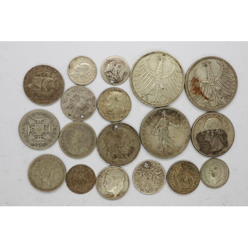 2133 - Mixed world silver denominations, examples from most continents. UK P&P Group 0 (£6+VAT for the firs... 