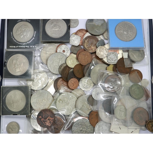 2073 - A large quantity of UK and world coins and commemoratives. UK P&P Group 1 (£16+VAT for the first lot... 