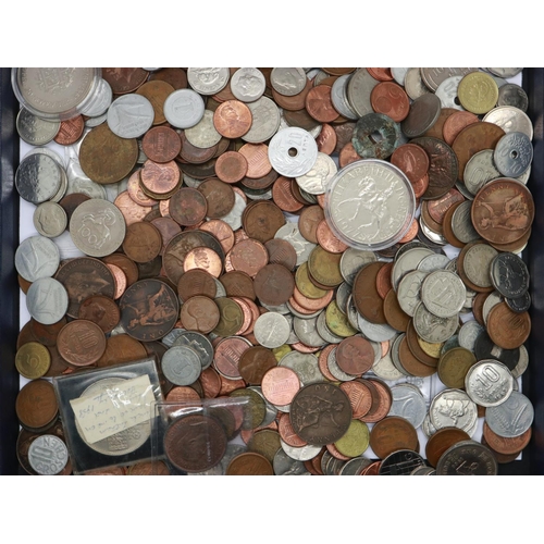 2074 - A large quantity of UK and world coins. UK P&P Group 1 (£16+VAT for the first lot and £2+VAT for sub... 