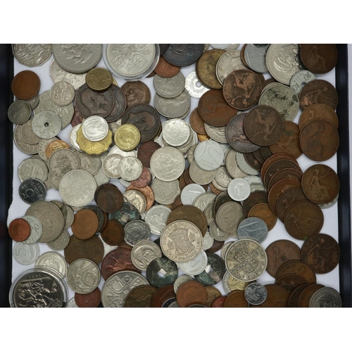 2076 - A large quantity of UK and world coins. UK P&P Group 1 (£16+VAT for the first lot and £2+VAT for sub... 