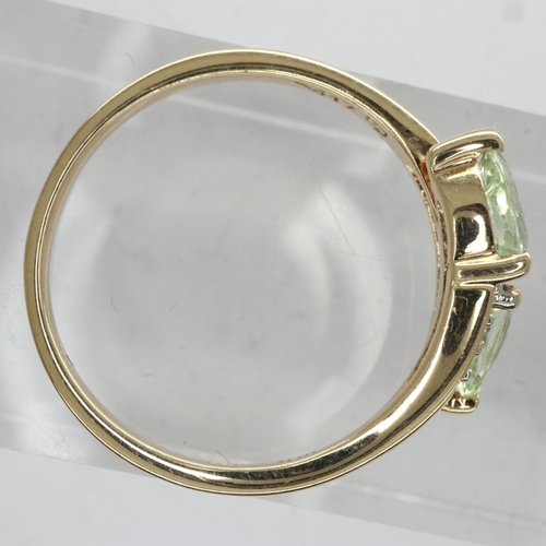 18 - 9ct gold ring set with peridot and diamonds, size M, 1.9g. UK P&P Group 0 (£6+VAT for the first lot ... 