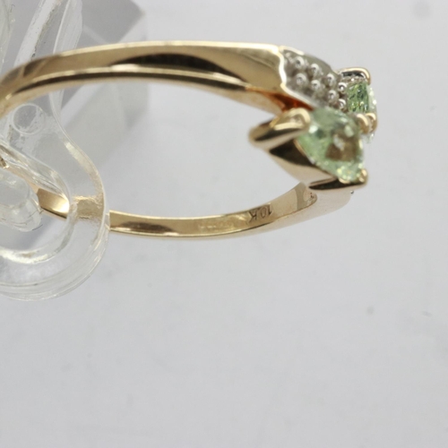 18 - 9ct gold ring set with peridot and diamonds, size M, 1.9g. UK P&P Group 0 (£6+VAT for the first lot ... 