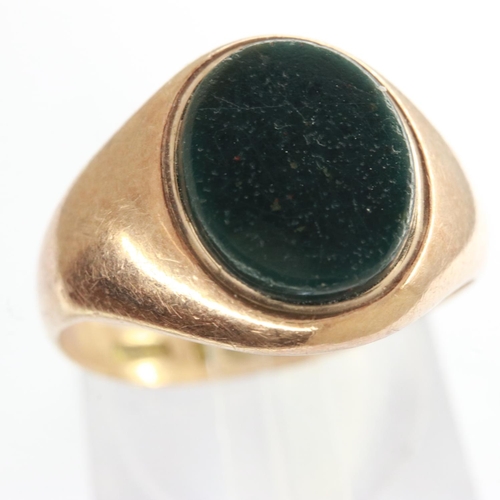 27 - Small 9ct gold onyx set signet ring, size J, 2.4g. UK P&P Group 0 (£6+VAT for the first lot and £1+V... 