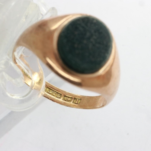 27 - Small 9ct gold onyx set signet ring, size J, 2.4g. UK P&P Group 0 (£6+VAT for the first lot and £1+V... 