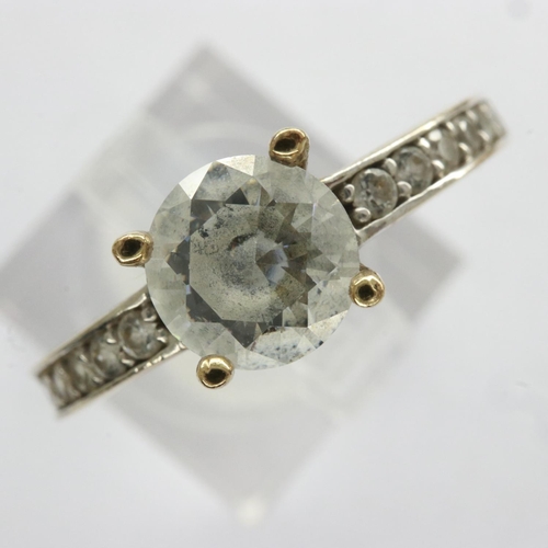 32 - 9ct gold ring set with cubic zirconia, size N/O, 1.9g. UK P&P Group 0 (£6+VAT for the first lot and ... 