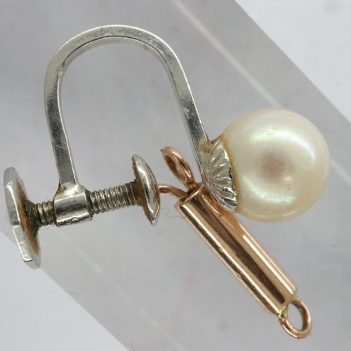 45 - Gold chain fastener and a single white gold screw earring, combined 1.2g. UK P&P Group 0 (£6+VAT for... 