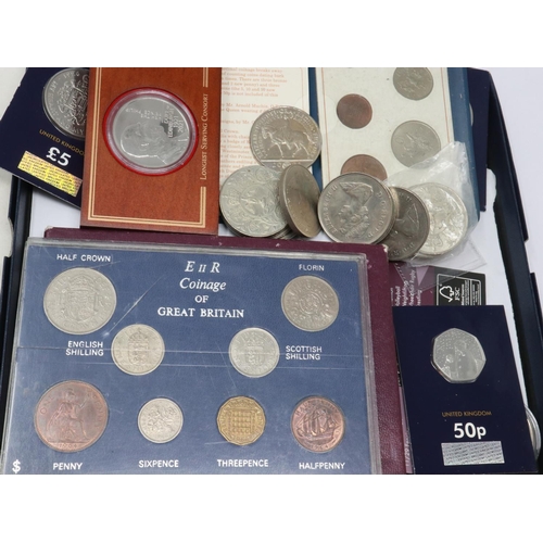 109 - Collection of mixed coins including £5 coins and a 1970's coin set. UK P&P Group 1 (£16+VAT for the ... 