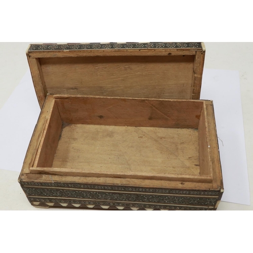 121 - Inlaid wooden jewellery box, 170 x 100 x 70 mm H. UK P&P Group 1 (£16+VAT for the first lot and £2+V... 