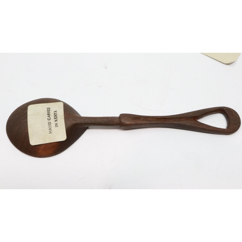 133 - Akamba small wooden loop spoon, carved in the Machakos district, Kenya. UK P&P Group 1 (£16+VAT for ... 