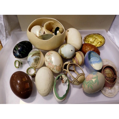 1024 - A quanity of blown and crafted decorative eggs. Not available for in-house P&P