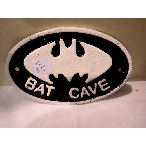 1036 - Cast iron Bat Cave sign, w:15 cm. UK P&P Group 2 (£20+VAT for the first lot and £4+VAT for subsequen... 