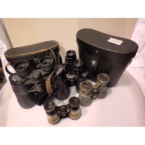 1044 - Four pairs of binoculars including Helios, two in cases. Not available for inhouse P&P