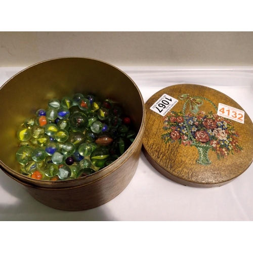 1067 - Painted wooden box containing marbles. UK P&P Group 2 (£20+VAT for the first lot and £4+VAT for subs... 