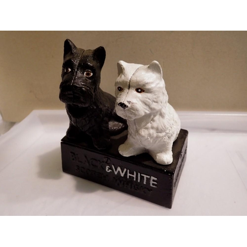 1078 - Cast iron Black and White Whisky dogs door stop, H: 12 cm. UK P&P Group 1 (£16+VAT for the first lot... 