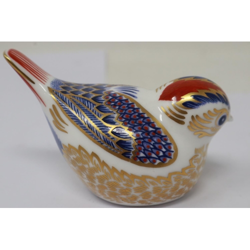 191 - Royal Crown Derby chaffinch paperweight with gold stopper, no cracks or chips, L: 90 mm. UK P&P Grou... 