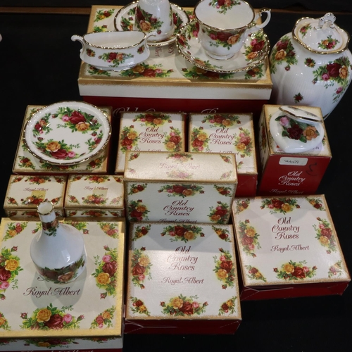 222 - Mixed Royal Albert Old Country Roses ceramics, mainly boxed. UK P&P Group 3 (£30+VAT for the first l... 