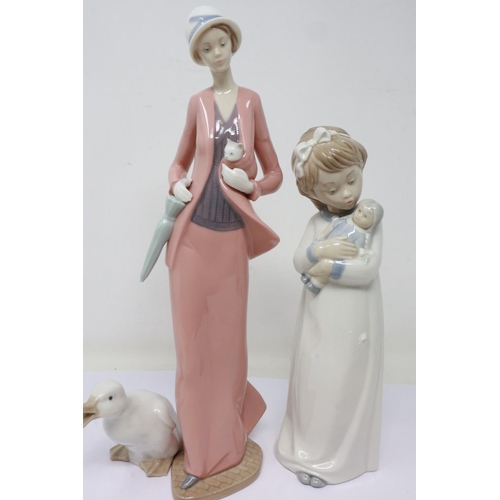 231 - Three Nao figurines, no cracks or chips, largest H: 31 cm. UK P&P Group 3 (£30+VAT for the first lot... 