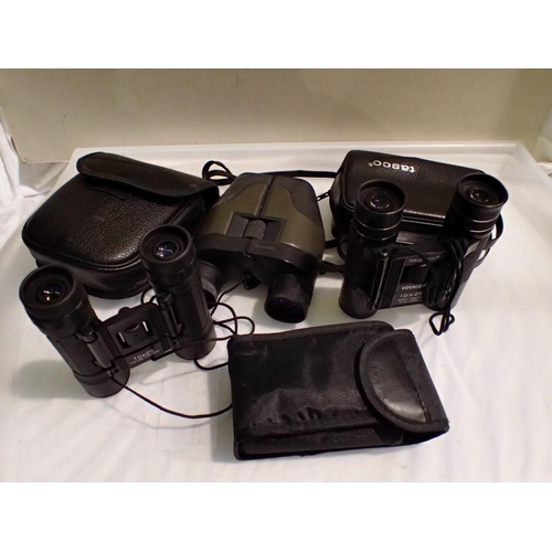 1164 - Three pairs of binoculars. UK P&P Group 2 (£20+VAT for the first lot and £4+VAT for subsequent lots)