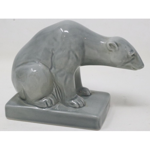 240A - Wade polar bear figurine, no chips or cracks, H: 13 cm. UK P&P Group 1 (£16+VAT for the first lot an... 