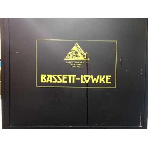 2019 - Bassett Lowke O gauge , Thames-Clyde Express set comprising Black Watch 46102, Green, Early Crest wi... 