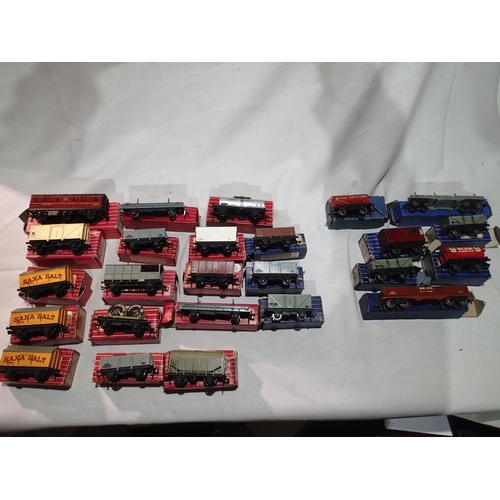 2065 - Twenty five OO scale boxed Hornby Dublo wagons, mostly 2/3 rail, fair to good condition, boxes are f... 