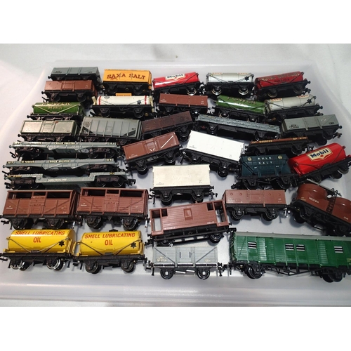 2067 - Thirty three OO scale Hornby Dublo wagons, mostly 2/3 rail, tankers, horse box, salts, opens, hopper... 