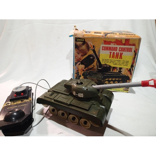 2084 - Lincoln Command control tank, battery operated, flashing gun, one tank track snapped, control unit w... 