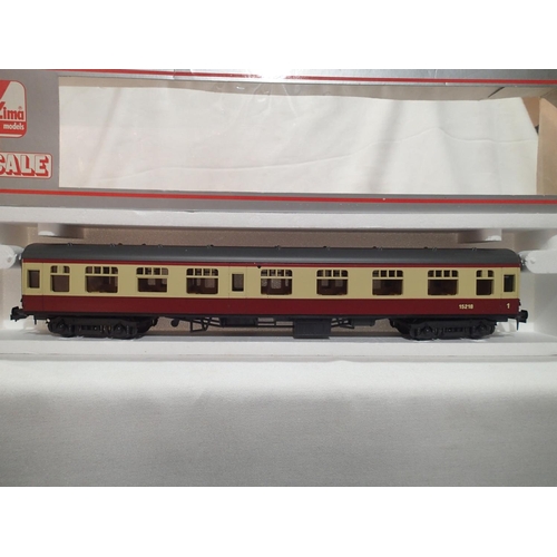 2107 - O gauge Lima B.R Blood/Custard composite coach, 15218, in near mint condition/boxed with wear, minor... 