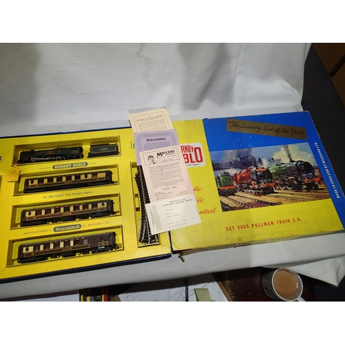 2118 - OO gauge Hornby Dublo two rail 2035 Pullman train set comprising; Barnstaple plus three Pullman coac... 