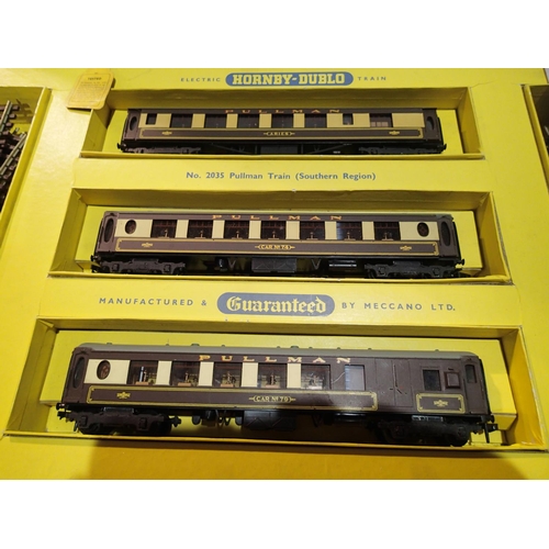 2118 - OO gauge Hornby Dublo two rail 2035 Pullman train set comprising; Barnstaple plus three Pullman coac... 