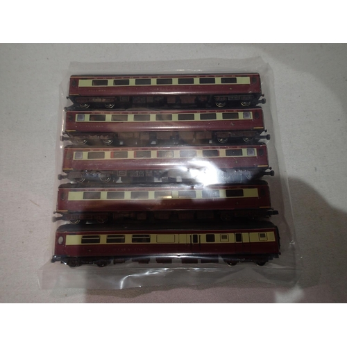 2137 - Rake of five N gauge Farish Northern Belle, Pullman coaches Harlech, Belvoir, Warwick, Alnwick and C... 