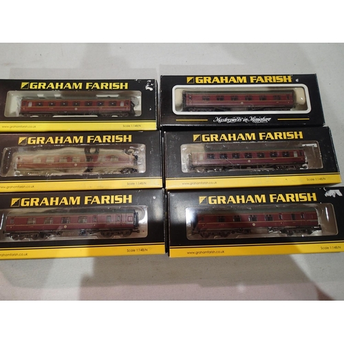 2142 - Rake of six N gauge Farish L.M.S Maroon coaches, in very good to excellent condition, some weatherin... 