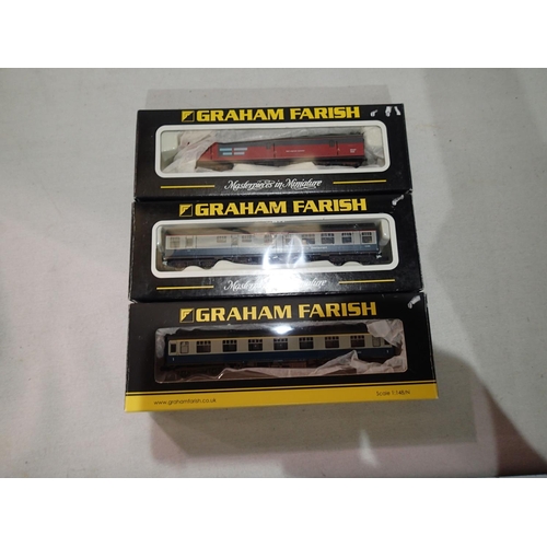 2144 - Two N gauge Farish BR MK1 blue/grey coaches, plus G.U.V Rail Express red, in very good to excellent ... 