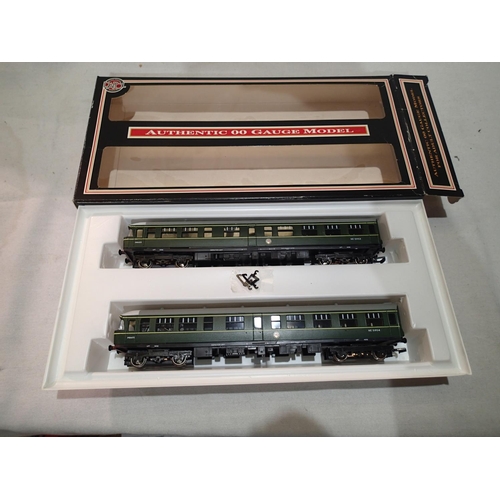 2150 - OO scale Dapol class 105 two car Transpennine D.M.U green, white cab roofs, in excellent condition, ... 