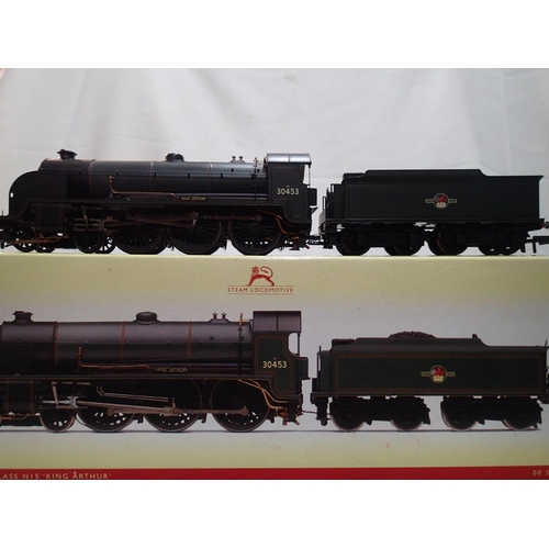 2163 - OO scale Hornby R2583 class N15, King Arthur, 30453, Green Late Crest in excellent condition, detail... 