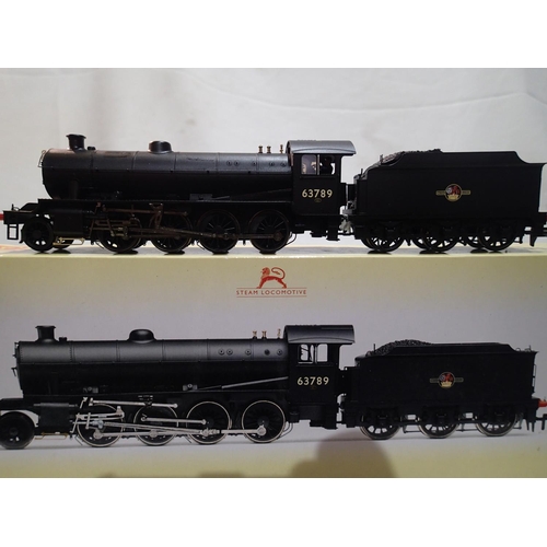 2166 - OO scale Hornby R3090, Thompson class 01, Black 63789, late Crest in very good to excellent conditio... 