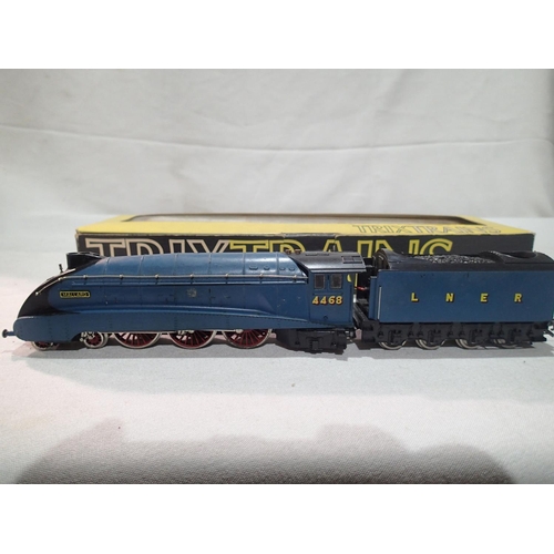 2200 - OO scale Trix Trains class A4 Mallard, 4468, L.N.E.R blue, valences, red wheels, in very good condit... 