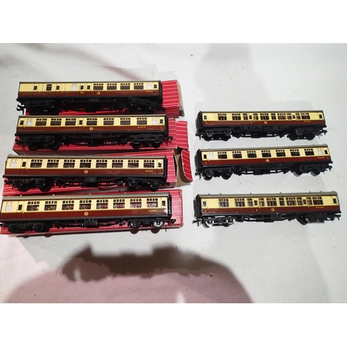 2203 - Seven OO scale Hornby Dublo super detail coaches, B.R Choc/Cream (four boxed), mostly in very good c... 