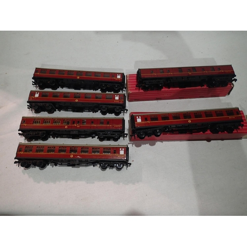 2204 - Six OO scale Hornby Dublo super detail coaches, BR Maroon (two boxed), mostly in very good condition... 