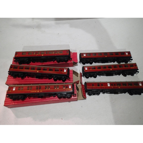 2206 - Six OO scale Hornby Dublo super detail coaches, (three boxed), BR Maroon, mostly in very good condit... 