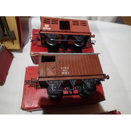 2211 - O gauge Hornby Goods train set; Clockwork 0.4.0 Lms 2270, working with key, plus three wagons, track... 