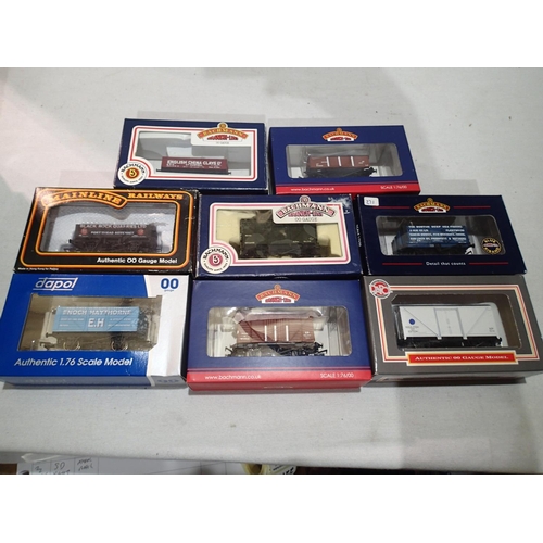 2216 - Eight assorted OO scale wagons, Bachmann, Dapol etc, mostly in excellent condition, boxes have wear.... 