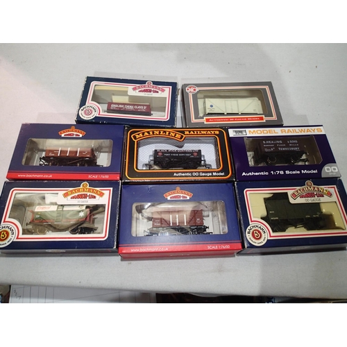 2217 - Eight OO scale assorted wagons, Bachmann, Dapol etc, mostly in excellent condition, boxes with wear.... 